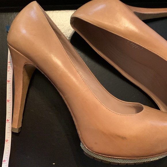 Alejandro Ingelmo Italian, tan leather platfrom heels. - Picture 7 of 8